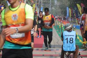 BIB: 2738
                            <button type="button" onclick="openModal(8248252)" class="btn btn-primary btn-sm float-right btn-popup" data-toggle="modal" data-target=".modal-high-quality">
                        <i class="fas fa-shopping-cart"></i> Add to Cart
                    </button>
                                            <button type="button" onclick="isThisMe(8248252, true)" class="btn btn-success btn-sm float-right btn-popup btn-isme hidden" data-toggle="tooltip" data-placement="bottom" title="นี่คือรูปของคุณใช่ไหม คลิกที่นี่เพื่อเอาเข้าอัลบั้ม">
                        <i class="fas fa-plus"></i> Add to album
                    </button>
                    <button type="button" onclick="isThisMe(8248252, false)" class="btn btn-warning btn-sm float-right btn-popup btn-isnotme hidden">
                        <i class="fas fa-ban"></i> Remove from album
                    </button>